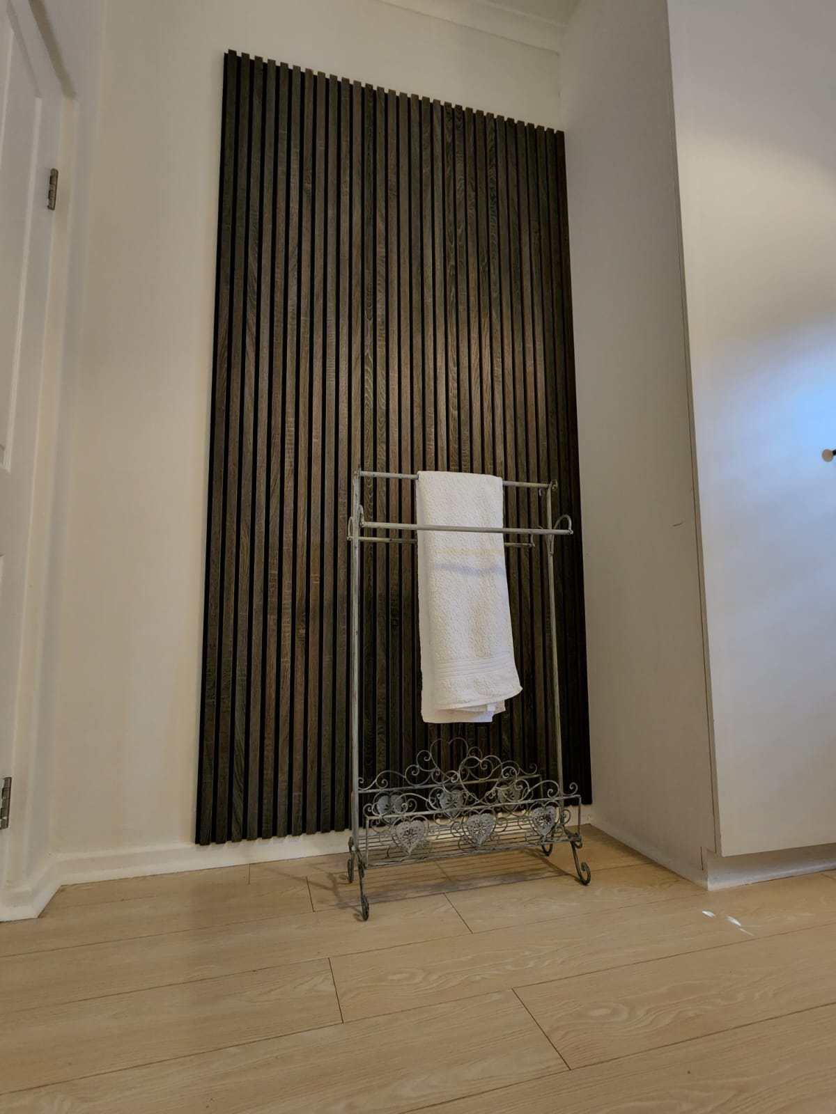 Towel rack in front of 2 akupanels